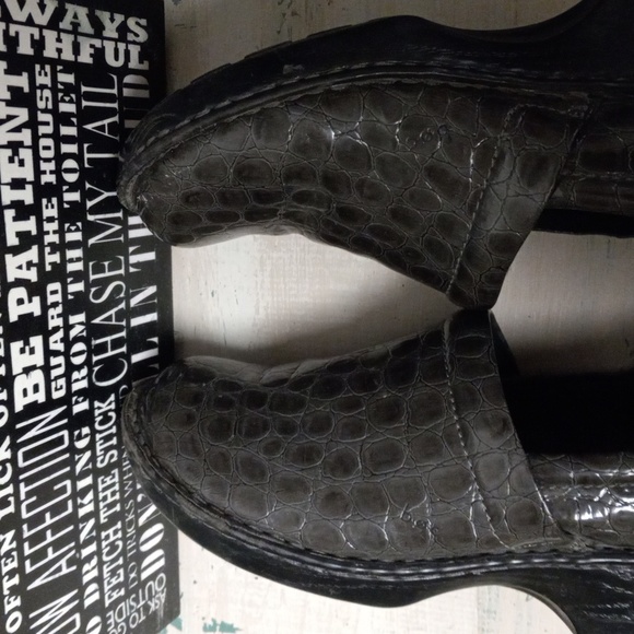 B.o.c Grey Reptile Print clogs - Picture 9 of 12
